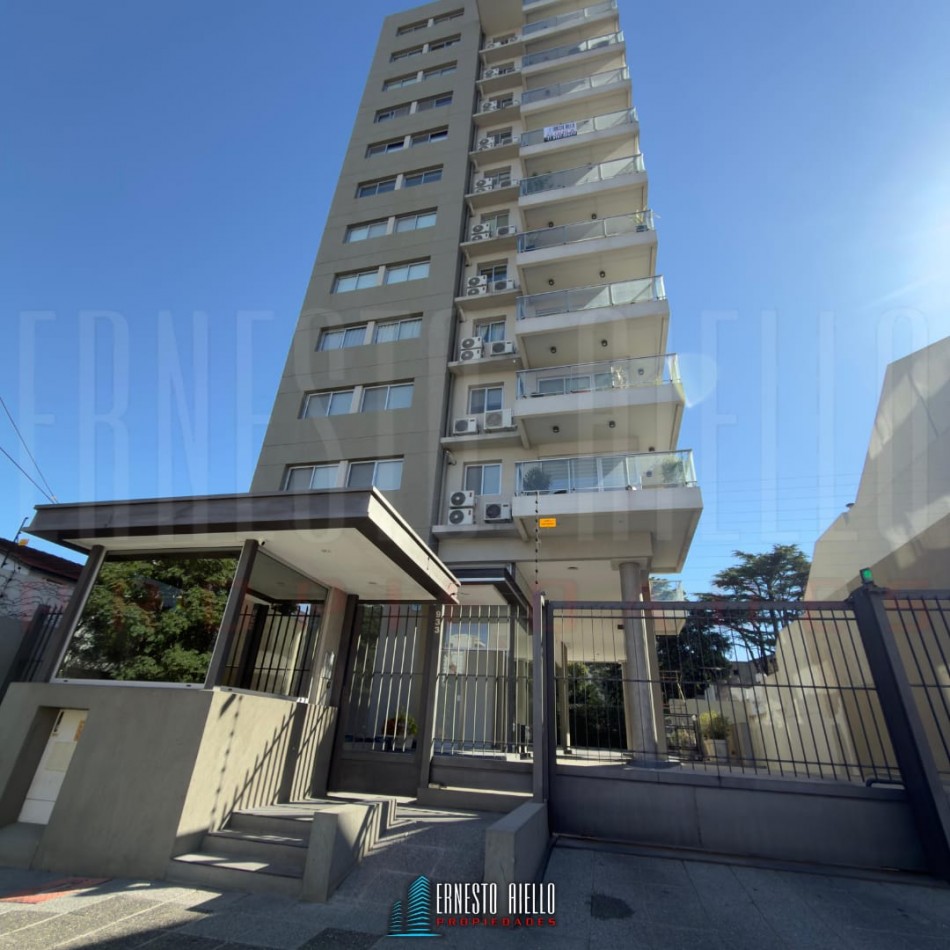 ¡ALQUILER DEPTO TRES AMBIENTES CON BALCON Y COCHERA EN SUBSUELO, QUILMES CENTRO!