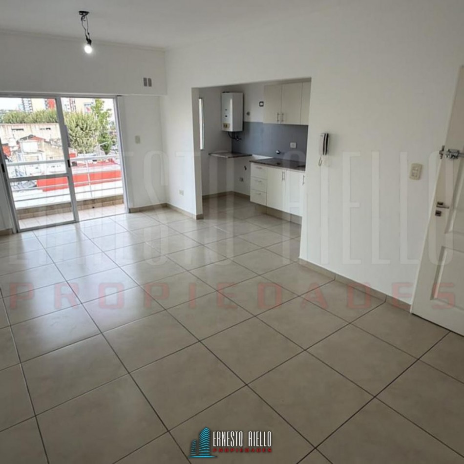 ¡VENTA DEPARTAMENTO 2 AMB. OPORTUNIDAD EN WILDE CENTRO!