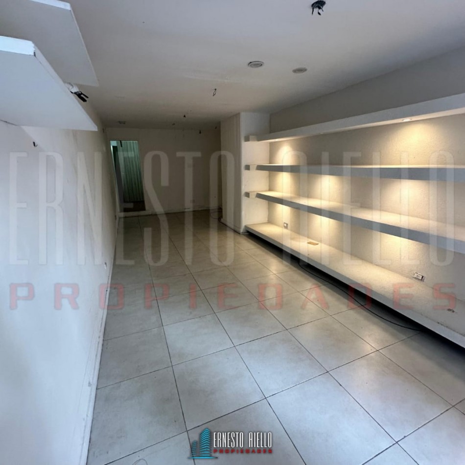 ALQUILER  EXCELENTE  LOCAL COMERCIAL EN LA CALLE ALSINA AL 300, QUILMES CENTRO.