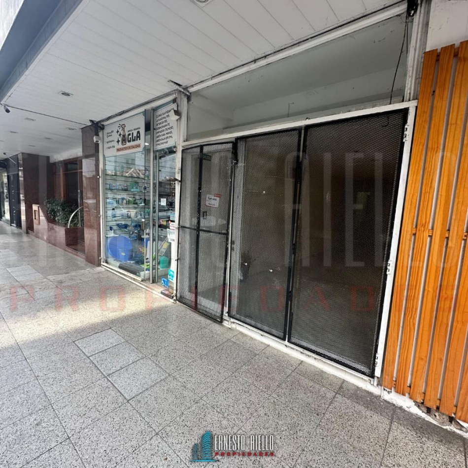 ALQUILER  EXCELENTE  LOCAL COMERCIAL EN LA CALLE ALSINA AL 300, QUILMES CENTRO.