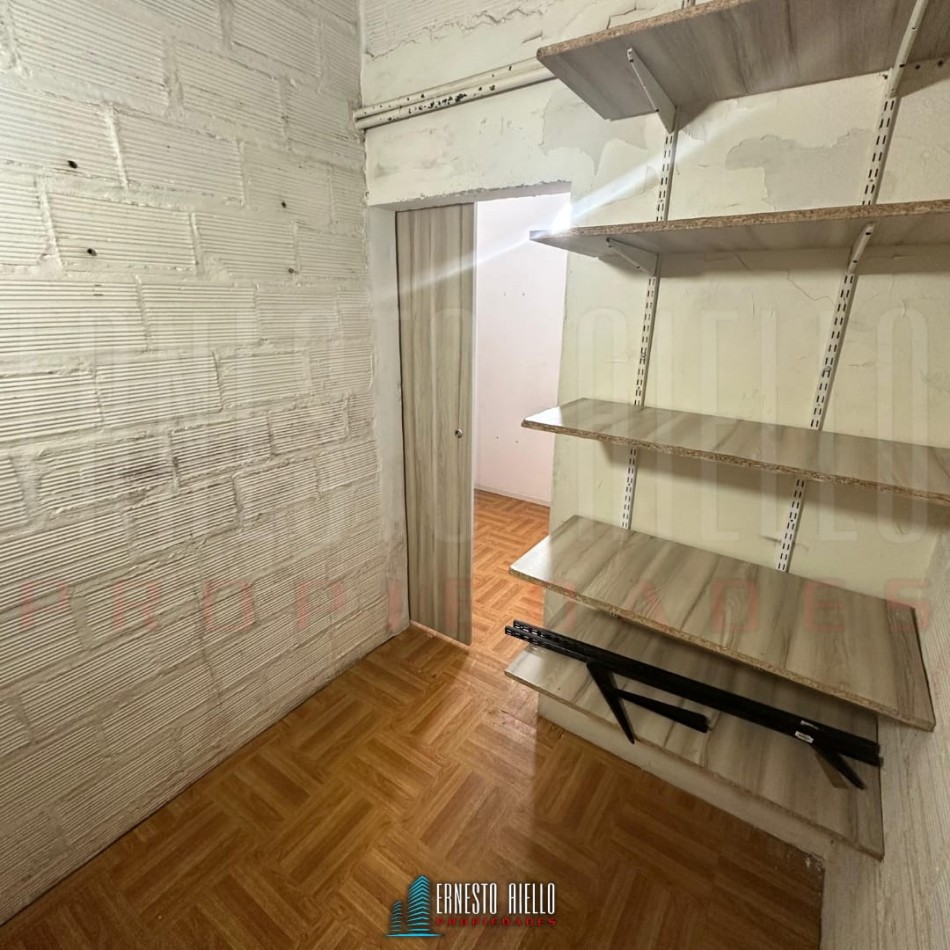 ALQUILER  EXCELENTE  LOCAL COMERCIAL EN LA CALLE ALSINA AL 300, QUILMES CENTRO.