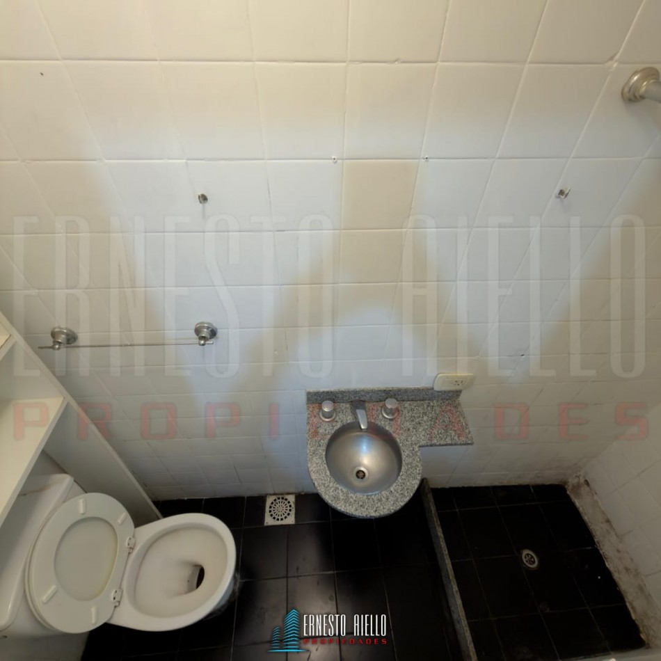 MONOAMBIENTE DIVIDIDO APTO PROFESIONAL EN QUILMES CENTRO.