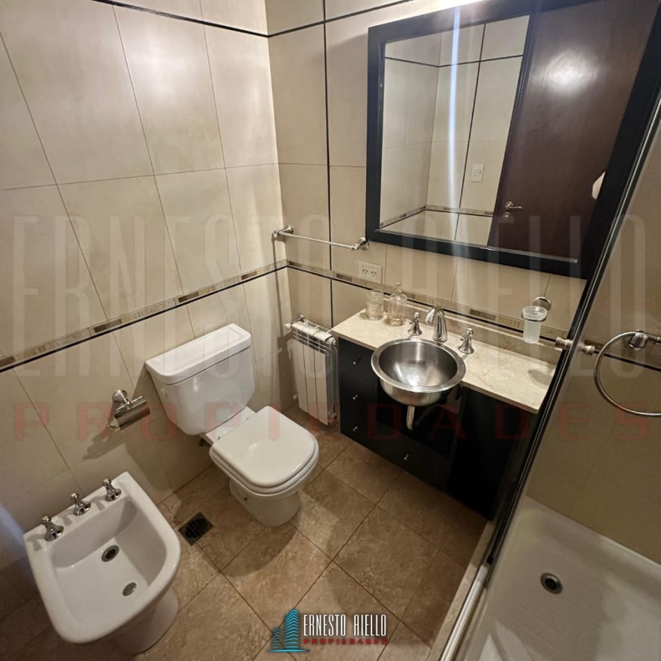 ¡ALQUILER DEPTO TRES AMBIENTES DE CATEGORIA, CON DETALLES DE LUJO, QUILMES CENTRO!