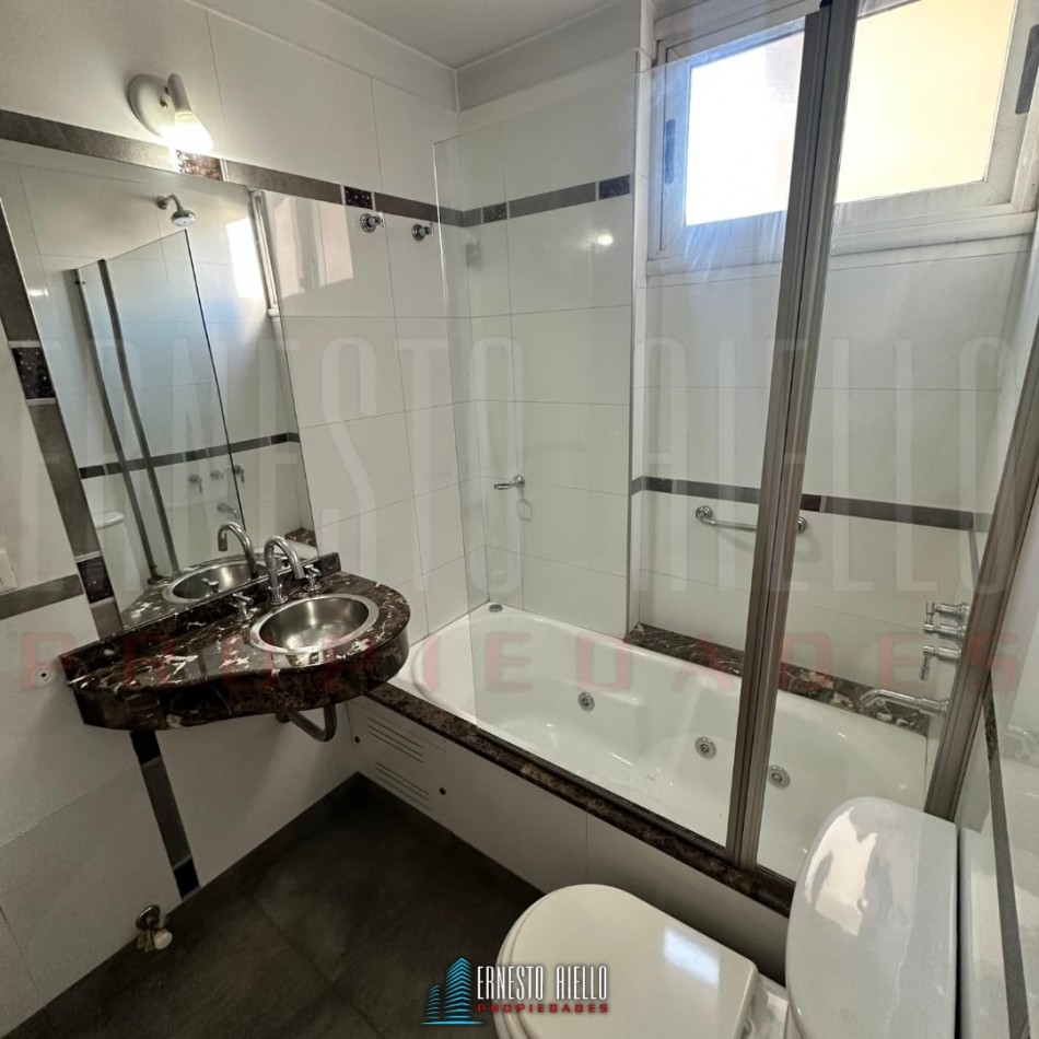 ¡ALQUILER DEPTO TRES AMBIENTES DE CATEGORIA, CON DETALLES DE LUJO, QUILMES CENTRO!