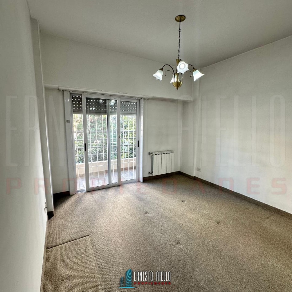 ¡ALQUILER DEPTO TRES AMBIENTES DE CATEGORIA, CON DETALLES DE LUJO, QUILMES CENTRO!