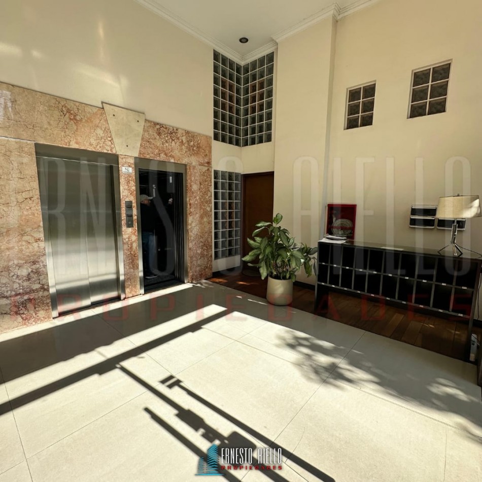 ¡ALQUILER DEPTO TRES AMBIENTES DE CATEGORIA, CON DETALLES DE LUJO, QUILMES CENTRO!