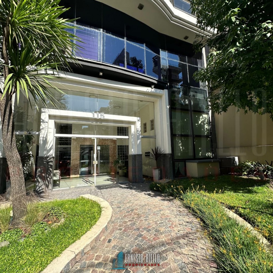 ¡ALQUILER DEPTO TRES AMBIENTES DE CATEGORIA, CON DETALLES DE LUJO, QUILMES CENTRO!