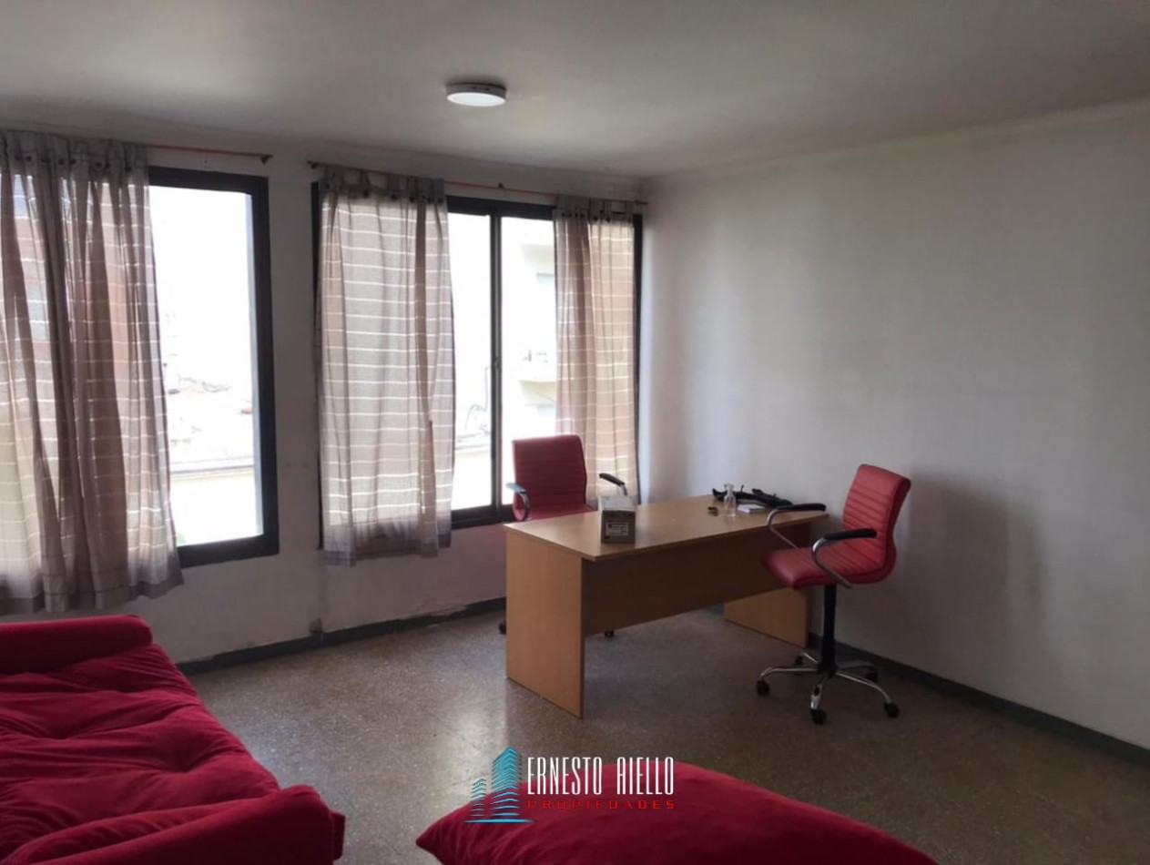 ALQUILER OFICINA MONOAMBIENTE APTO PROFESIONAL SOBRE PEATONAL RIVADAVIA. QUILMES CENTRO.