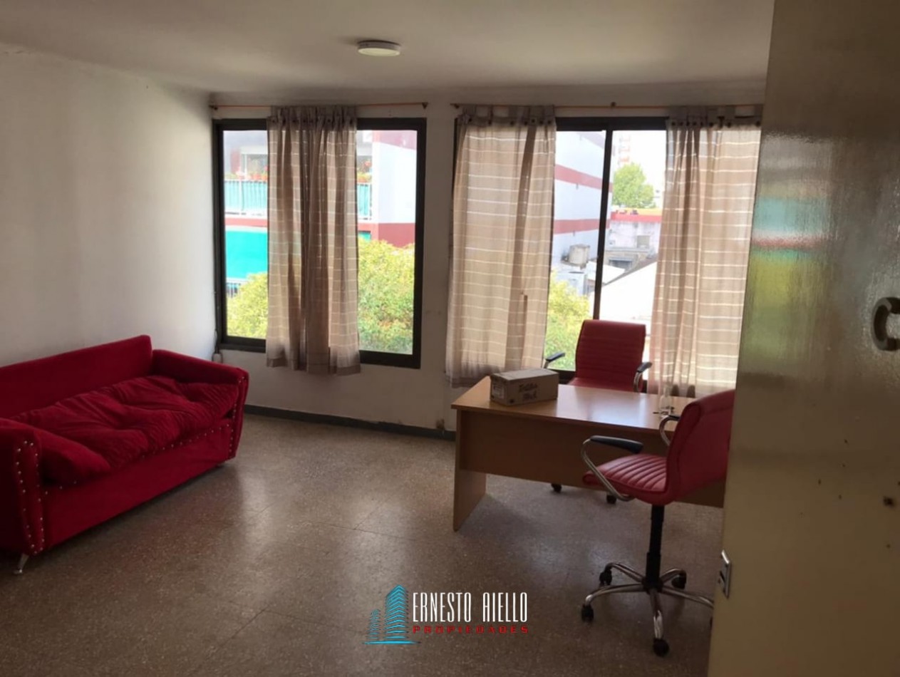 ALQUILER OFICINA MONOAMBIENTE APTO PROFESIONAL SOBRE PEATONAL RIVADAVIA. QUILMES CENTRO.