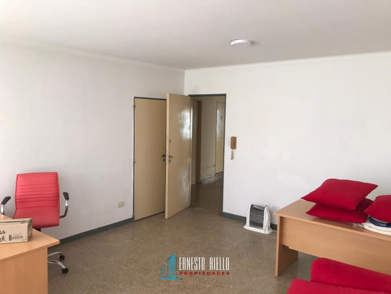 ALQUILER OFICINA MONOAMBIENTE APTO PROFESIONAL SOBRE PEATONAL RIVADAVIA. QUILMES CENTRO.