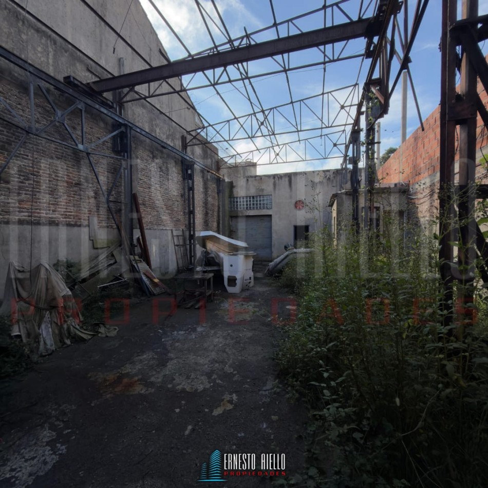 VENTA GALPON/ DEPOSITO , MUY BUENA UBICACION ESTRATEGICA  , DOCK SUD, AVELLANEDA.