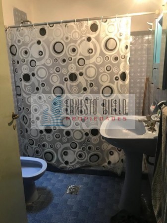 VENTA CASA DE 2 AMBIENTES EN ESQUINA. BERNAL