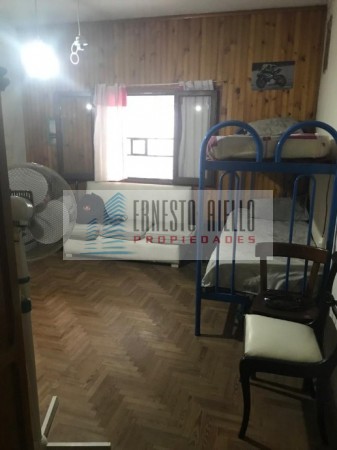 VENTA CASA DE 2 AMBIENTES EN ESQUINA. BERNAL