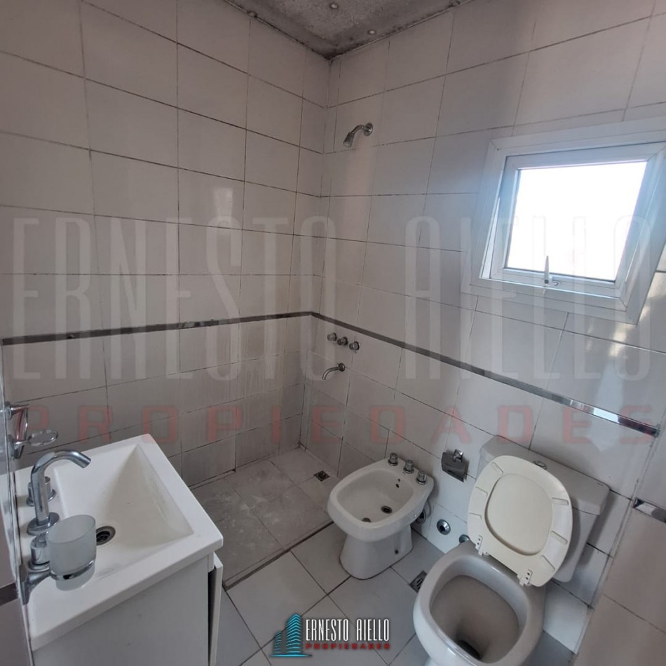 ALQUILER MONOAMBIENTE OFICINA/ CONSULTORIO APTO PROFESIONAL, QUILMES CENTRO.