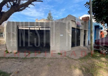 VENTA CASA DE 2 AMBIENTES EN ESQUINA. BERNAL