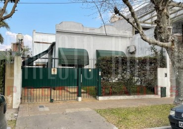  VENTA HERMOSA E IMPECABLE CASA 3 AMB EN AV LA MADRID. QUILMES O.  CON PATIO, COCHERA Y  PARRILLA QUINCHO.