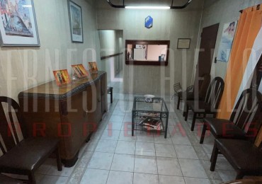 VENTA PH 3 AMBIENTES APTO USO PROFESIONAL A METROS DE AV. ANDRES BARANDA, QUILMES OESTE CENTRO.