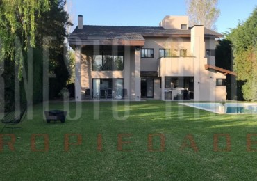 VENTA HERMOSA CASA 5 AMBIENTES EN ABRIL CLUB DE CAMPO, HUDSON. 