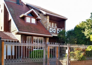 VENTA CHALET 6 AMBIENTES CON PILETA, EZPELETA ESTE.  