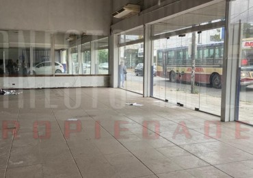 VENTA LOCAL COMERCIAL EN AV. H. YRIGOYEN N° 280, QUILMES CENTRO. 