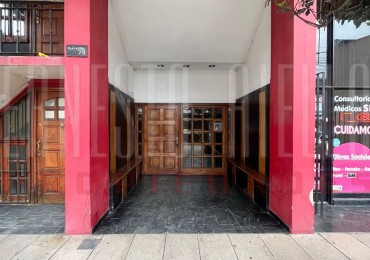 VENTA SEMIPISO DE 2 AMBIENTES CON BALCON EN QUILMES CENTRO.