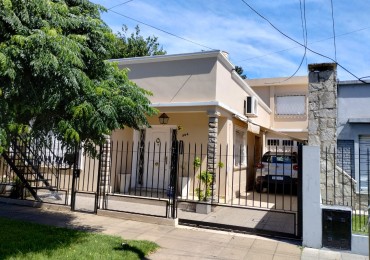 VENTA CASA TRES AMBIENTES EN PLANTA BAJA EN CONJUNTO CON DEPTO EN PRIMER PISO,  EZPELETA.