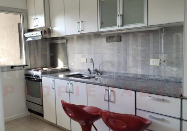 VENTA DEPARTAMENTO 2 AMBIENTES CON BALCON Y COCHERA, QUILMES CENTRO.