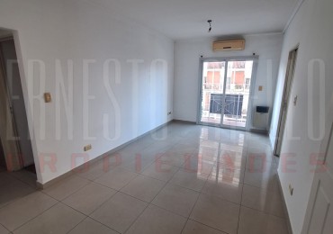 ALQUILER DEPARTAMENTO 2 AMBIENTES CON BALCON, COCHERA Y BAULERA, QUILMES CENTRO.