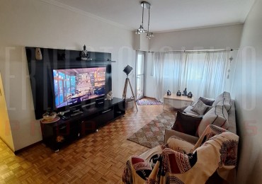 VENTA DEPARTAMENTO DE 4 AMBIENTES CON BALCON, QUILMES CENTRO.