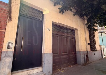 VENTA CASA IDEAL INVERSOR. SARMIENTO N° 988. MEDIDAS 9 DE FRENTE POR 28.27 DE FONDO. QUILMES CENTRO