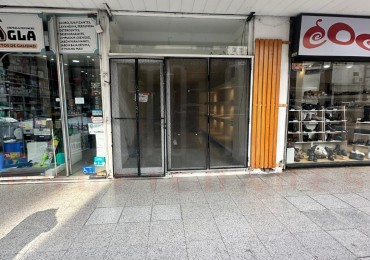 ALQUILER  EXCELENTE  LOCAL COMERCIAL EN LA CALLE ALSINA AL 300, QUILMES CENTRO.